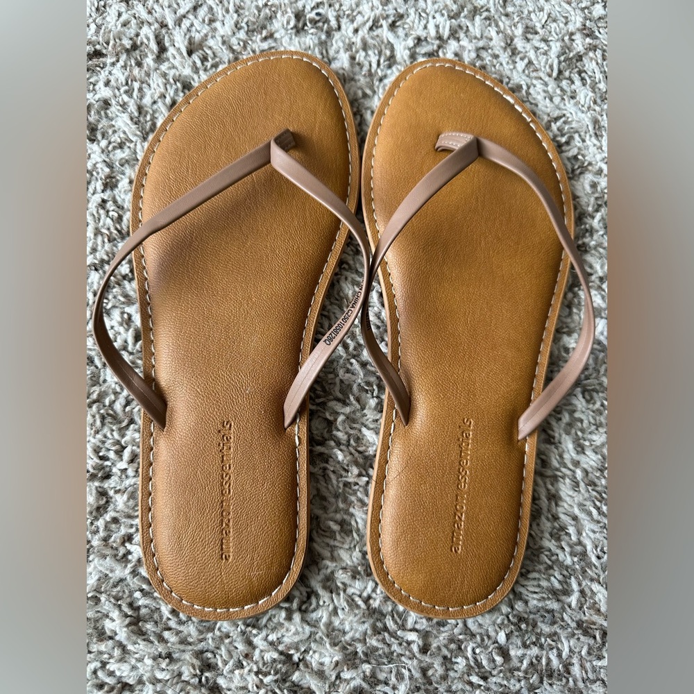 Amazon Essentials Women's Thong Sandal